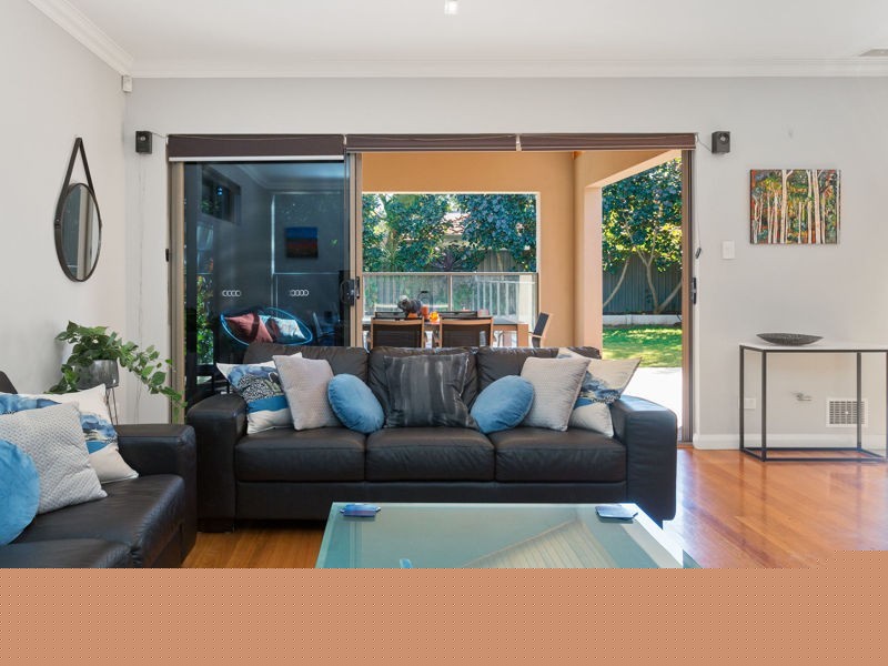 8A Downey Drive, Manning WA 6152