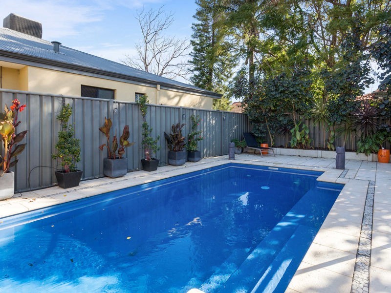 8A Downey Drive, Manning WA 6152