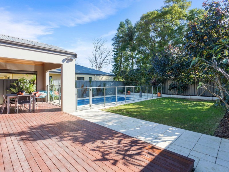 8A Downey Drive, Manning WA 6152