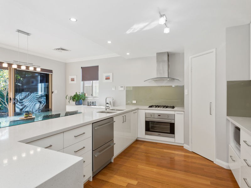 8A Downey Drive, Manning WA 6152