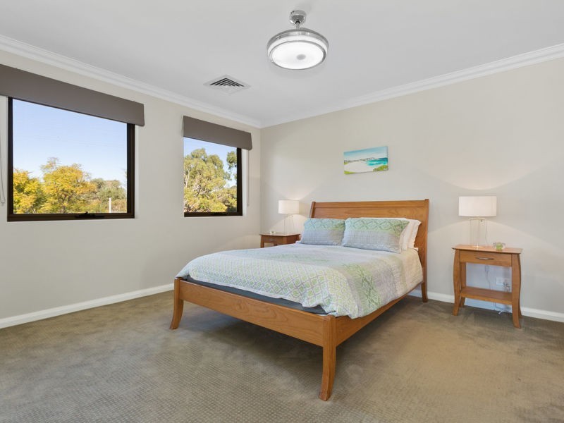 8A Downey Drive, Manning WA 6152