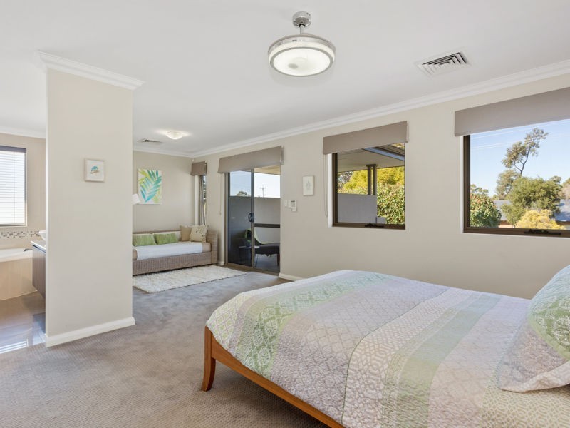 8A Downey Drive, Manning WA 6152