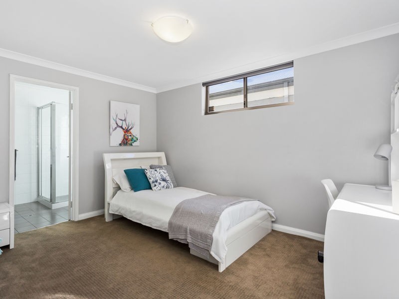 8A Downey Drive, Manning WA 6152