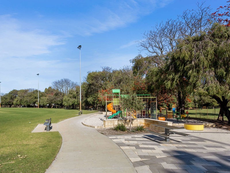 8A Downey Drive, Manning WA 6152