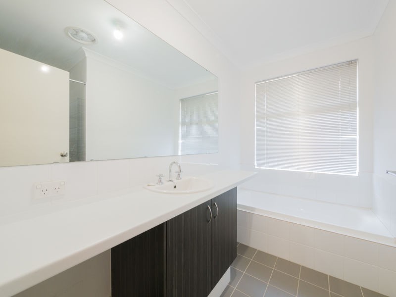 9 Crimson Way, Harrisdale WA 6112