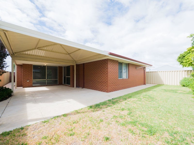 9 Crimson Way, Harrisdale WA 6112