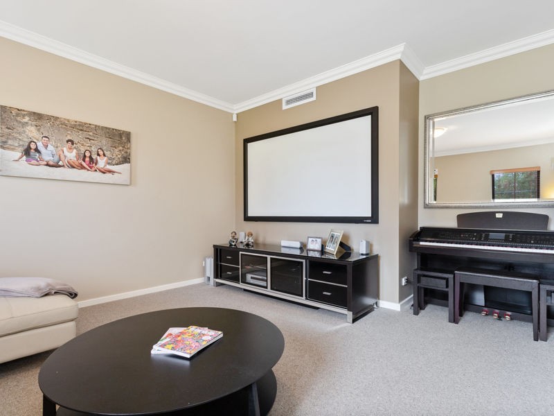 15 Griffin Crescent, Manning WA 6152