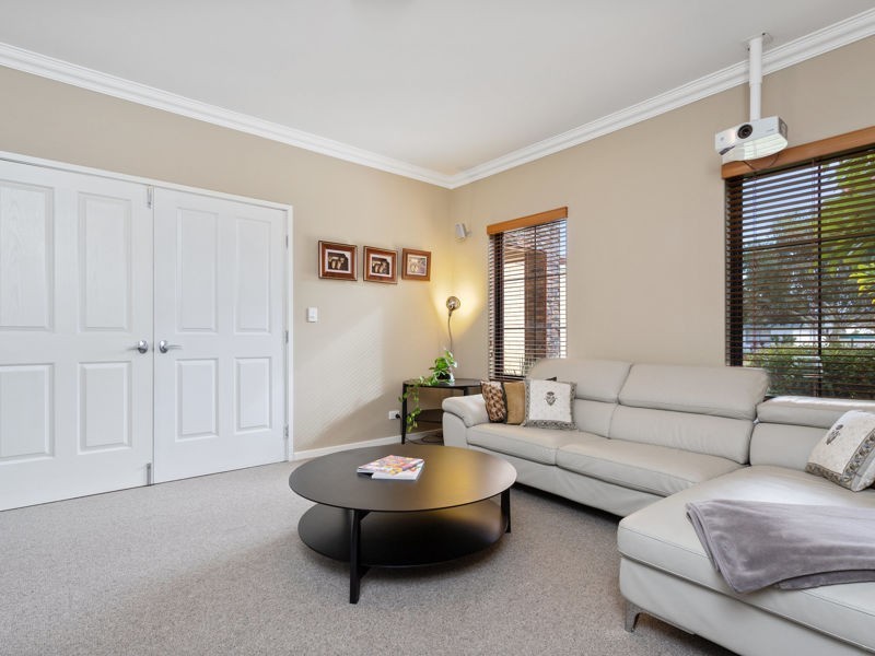 15 Griffin Crescent, Manning WA 6152