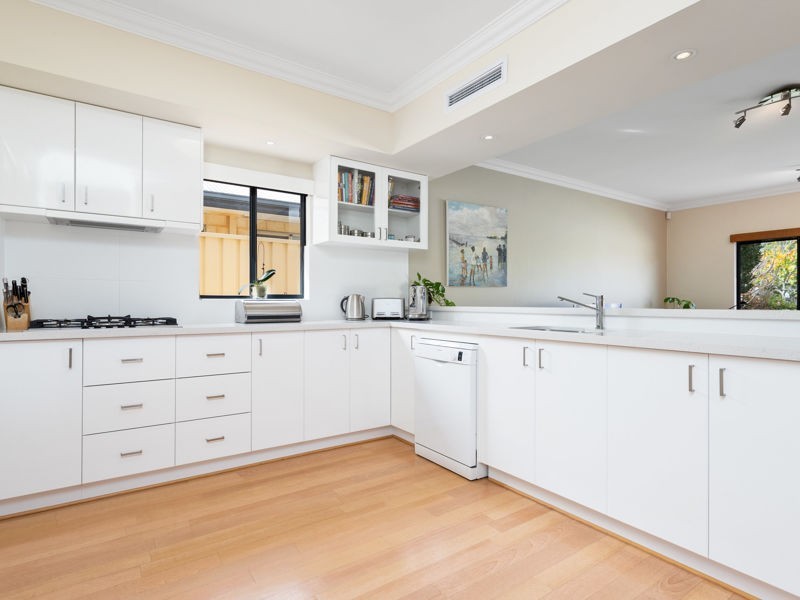 15 Griffin Crescent, Manning WA 6152