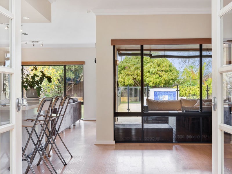 15 Griffin Crescent, Manning WA 6152