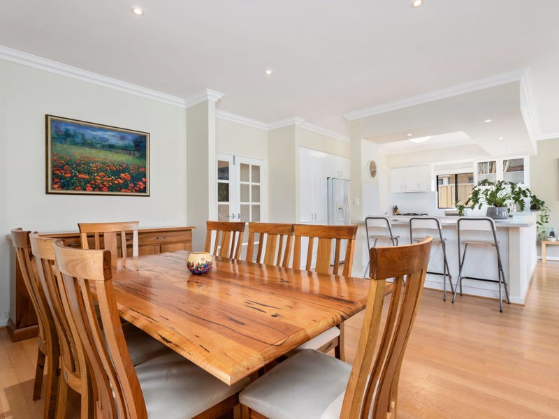 15 Griffin Crescent, Manning WA 6152