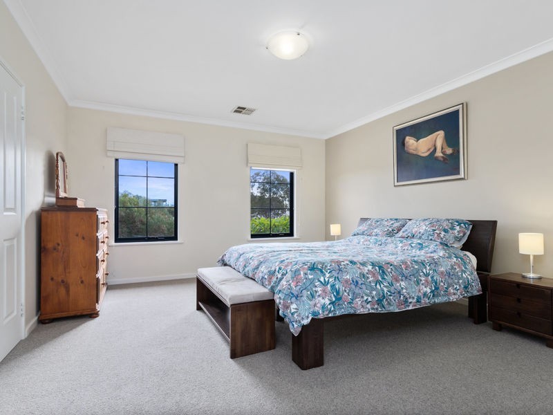 15 Griffin Crescent, Manning WA 6152