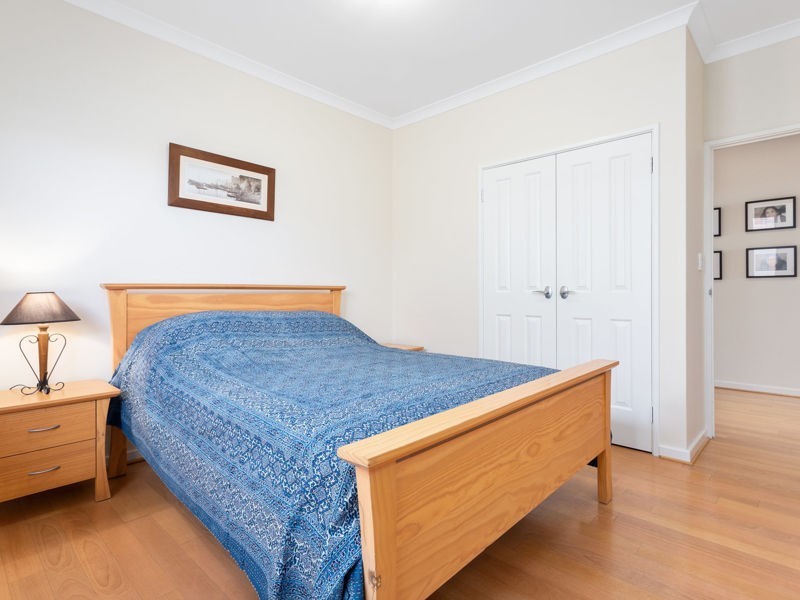 15 Griffin Crescent, Manning WA 6152