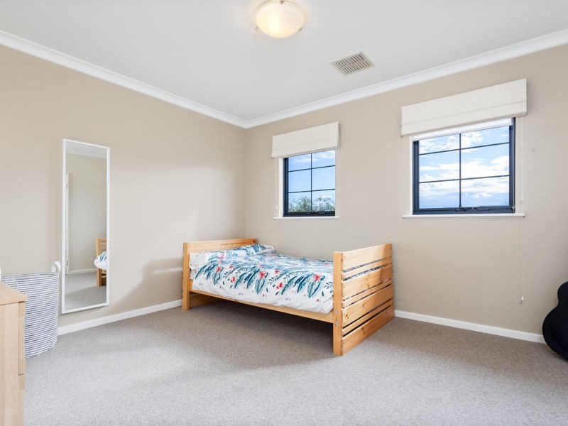 15 Griffin Crescent, Manning WA 6152