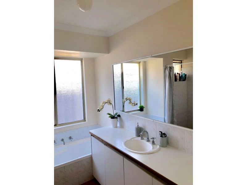 4/15 Pitt Street, St James WA 6102