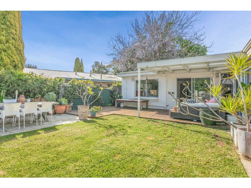 25 Roebuck Drive, Salter Point WA 6152