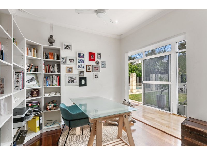 25 Roebuck Drive, Salter Point WA 6152