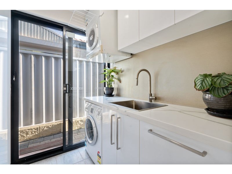 1/121 Lockhart Street, Como WA 6152