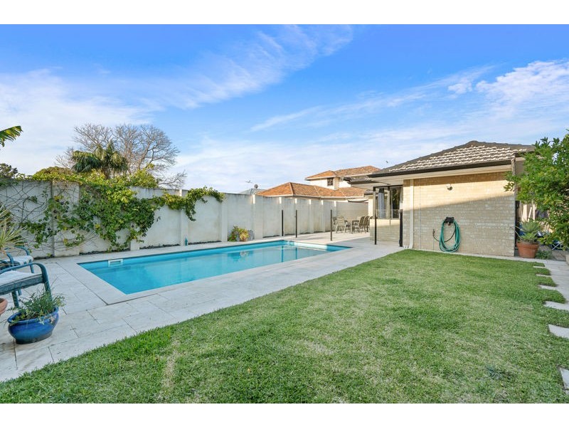 1/121 Lockhart Street, Como WA 6152