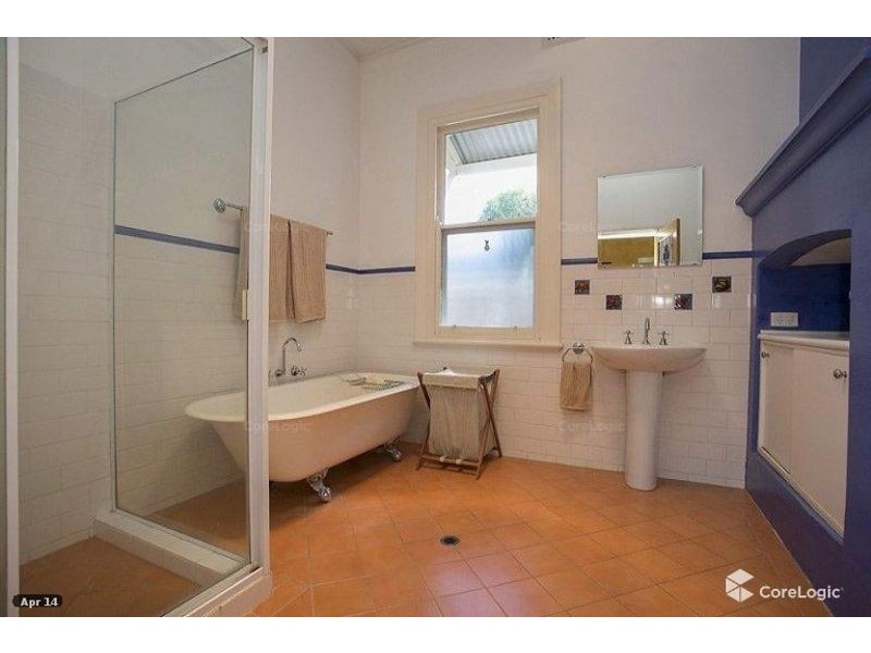 1 Gwenyfred Road, Kensington WA 6151