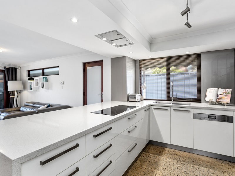 13 Burnett Road, Manning WA 6152