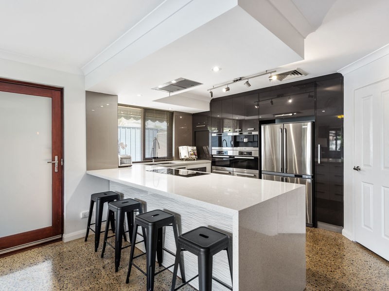 13 Burnett Road, Manning WA 6152