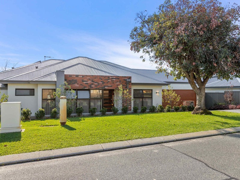54 CALE STREET, Como WA 6152