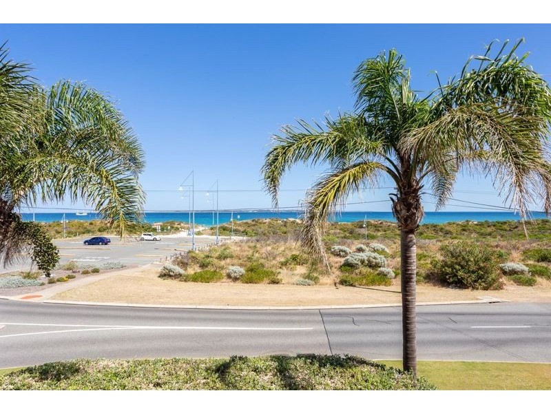 4/105 Rockingham Beach Road, Rockingham WA 6168