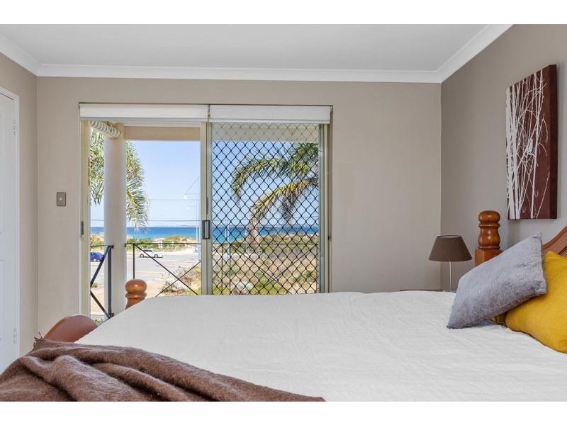 4/105 Rockingham Beach Road, Rockingham WA 6168