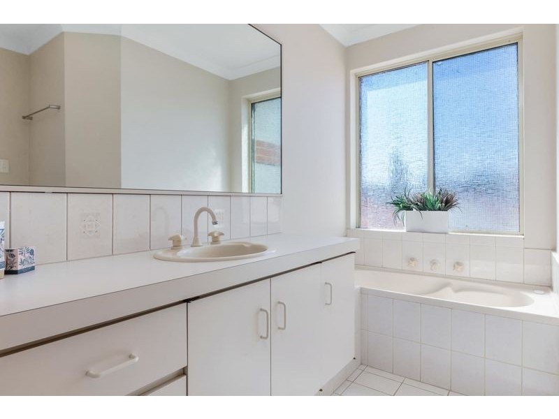 4/105 Rockingham Beach Road, Rockingham WA 6168