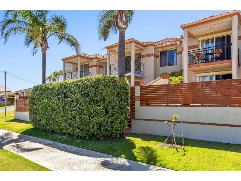 4/105 Rockingham Beach Road, Rockingham WA 6168