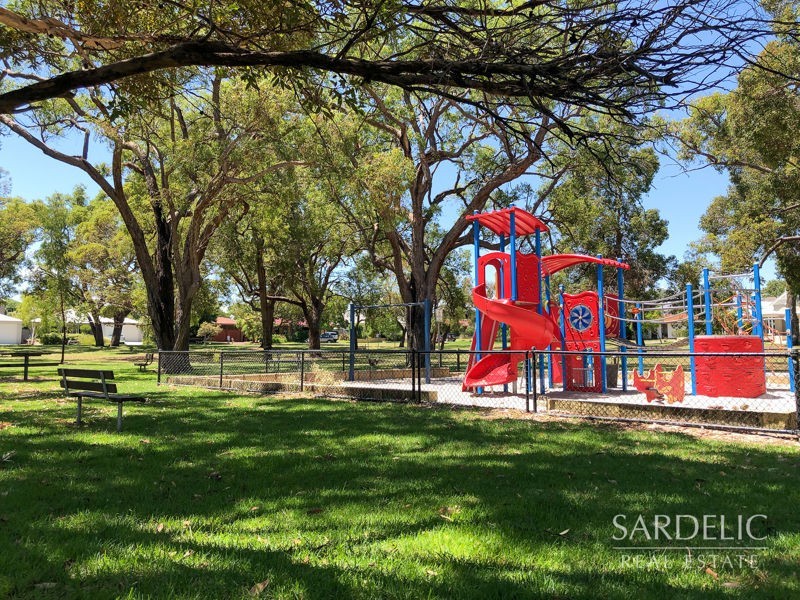 16 Hepburn Way, Booragoon WA 6154