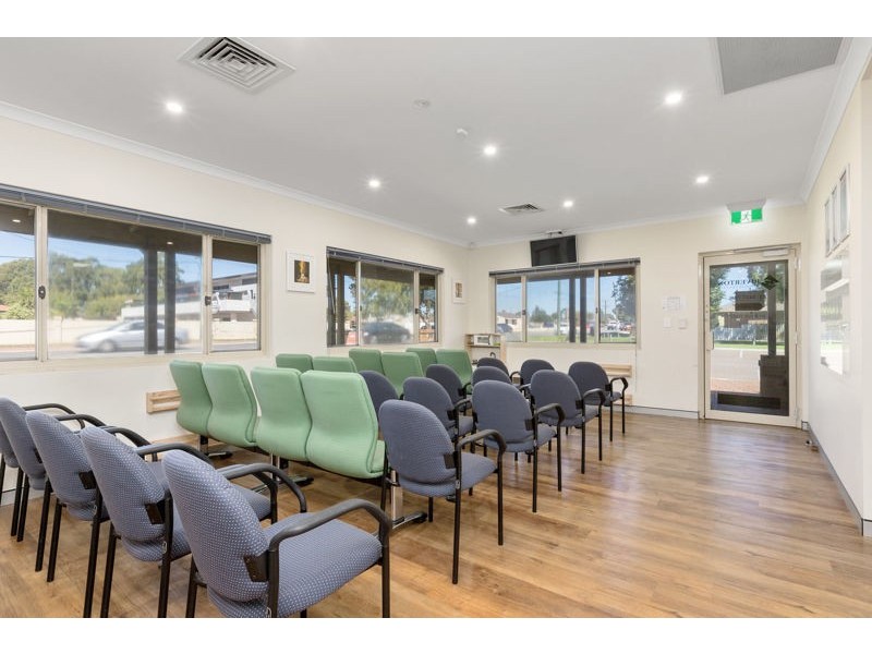 1&2/288 High Road, Riverton WA 6148