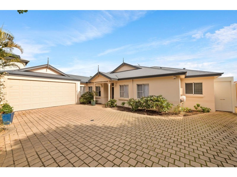 2/133 Lockhart Street, Como WA 6152