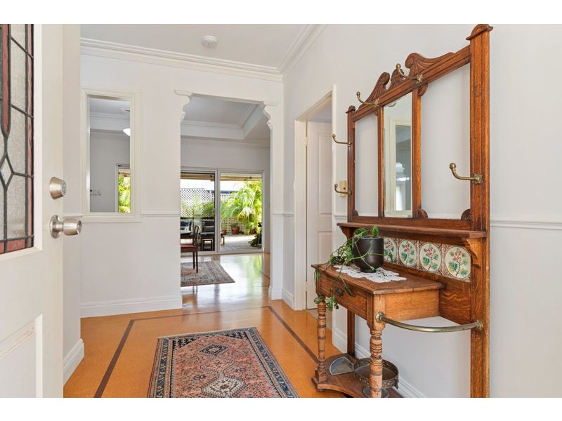2/133 Lockhart Street, Como WA 6152