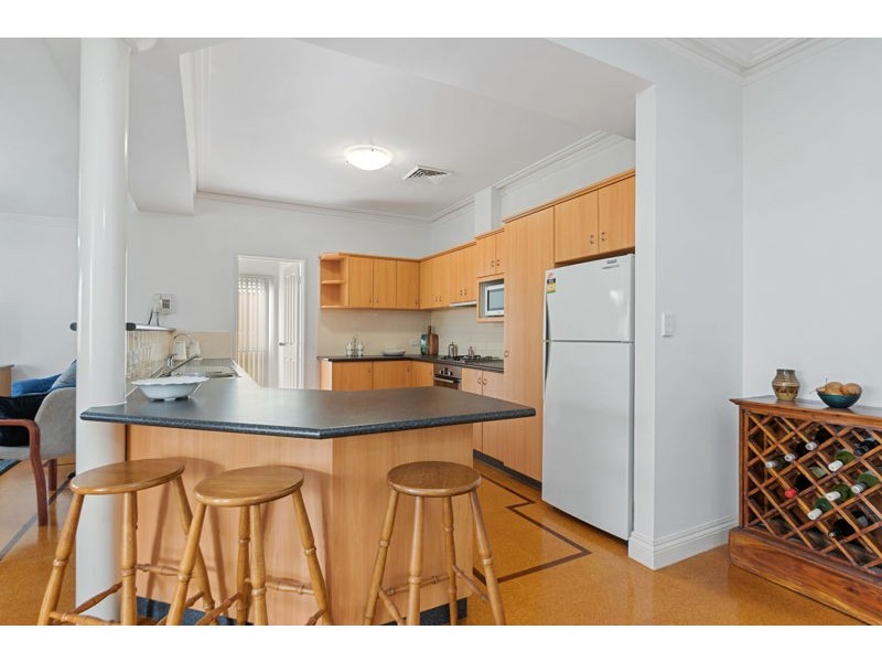 2/133 Lockhart Street, Como WA 6152