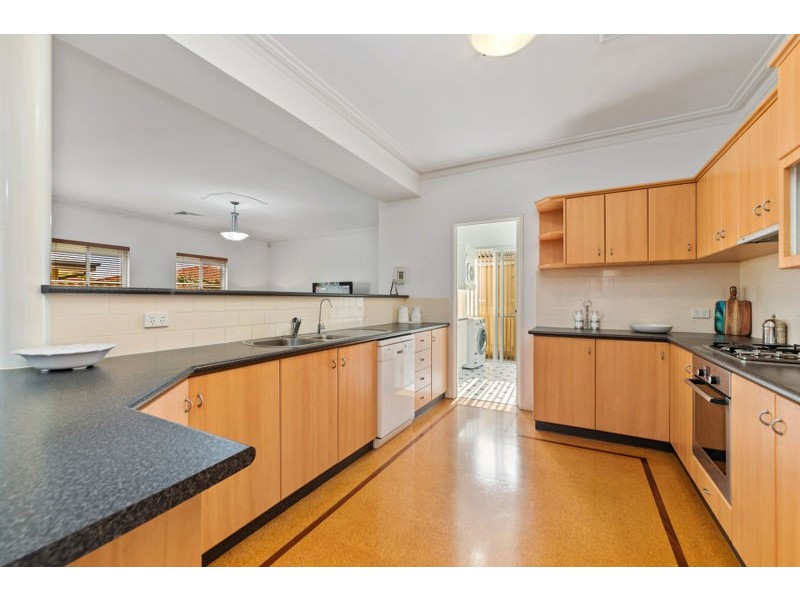 2/133 Lockhart Street, Como WA 6152
