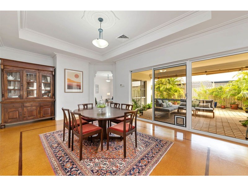 2/133 Lockhart Street, Como WA 6152