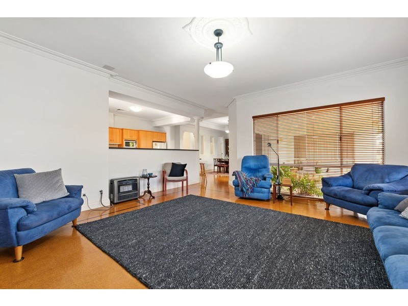 2/133 Lockhart Street, Como WA 6152