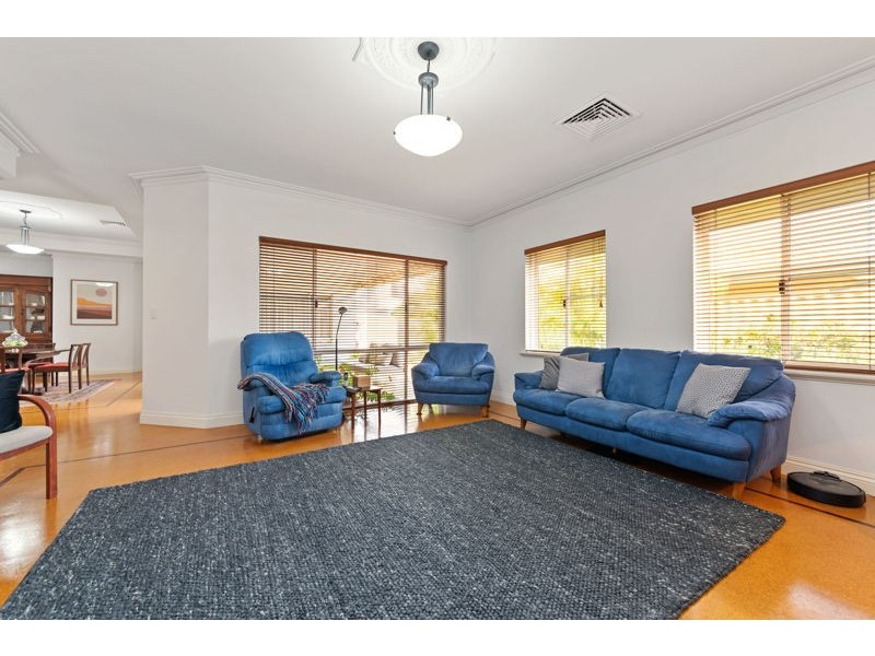 2/133 Lockhart Street, Como WA 6152
