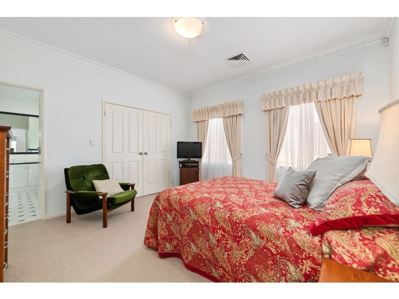 2/133 Lockhart Street, Como WA 6152