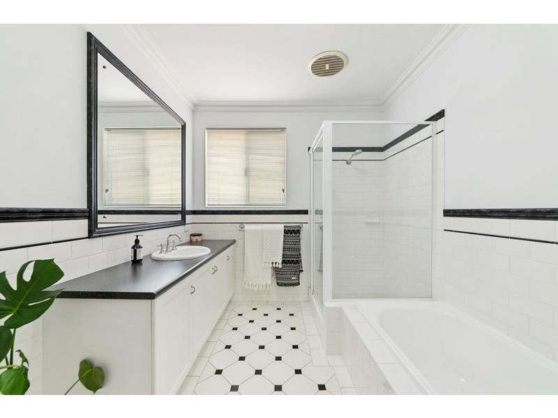 2/133 Lockhart Street, Como WA 6152
