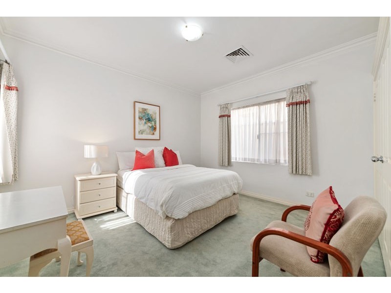 2/133 Lockhart Street, Como WA 6152