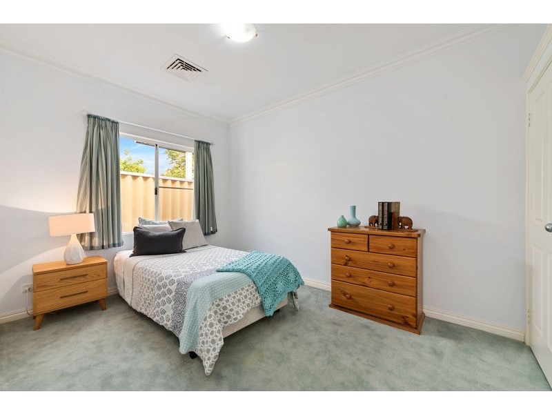 2/133 Lockhart Street, Como WA 6152