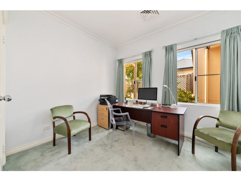 2/133 Lockhart Street, Como WA 6152