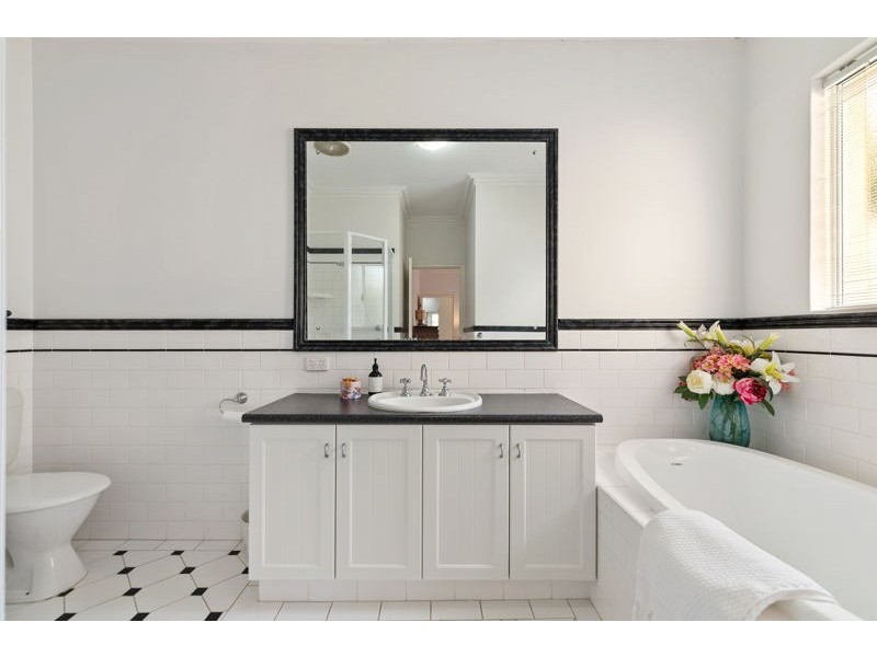 2/133 Lockhart Street, Como WA 6152