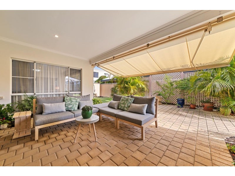 2/133 Lockhart Street, Como WA 6152