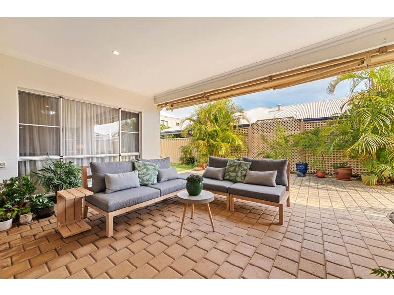 2/133 Lockhart Street, Como WA 6152
