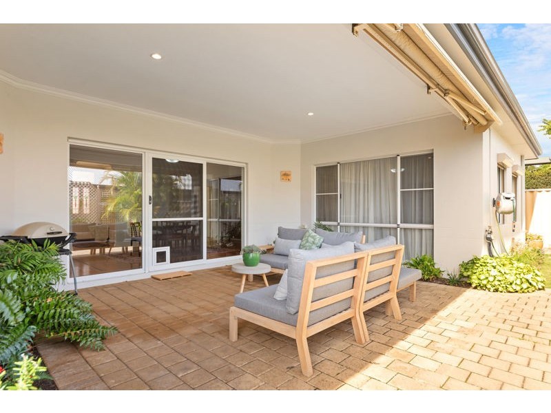 2/133 Lockhart Street, Como WA 6152
