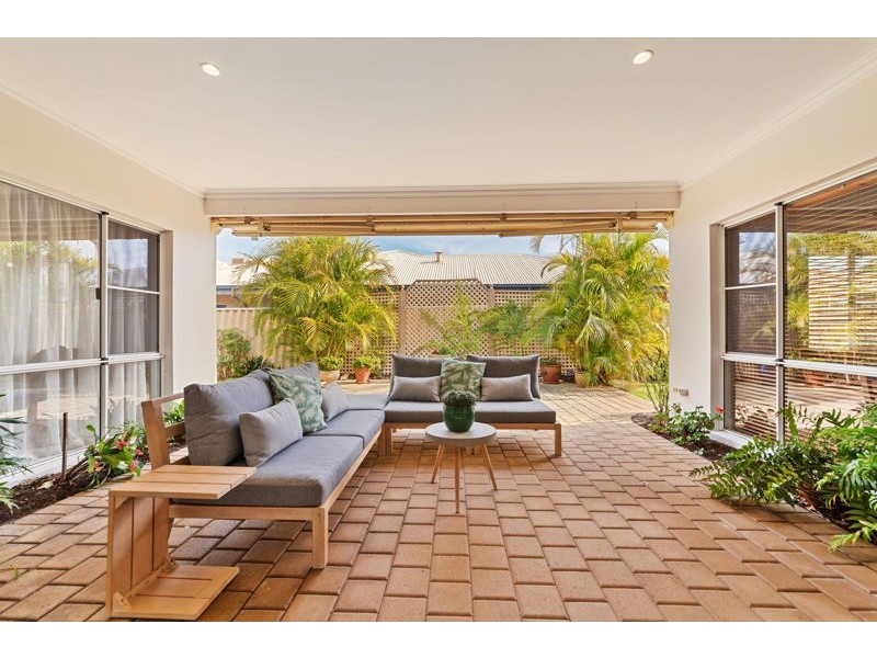 2/133 Lockhart Street, Como WA 6152